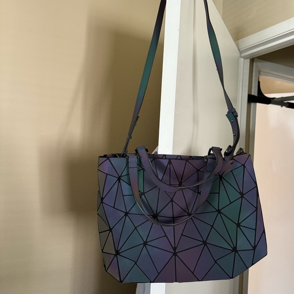 Handbags - Lovevook crossbody geometric iridescent. NWOT